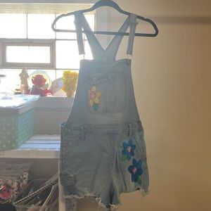 Denim overall embroidered shorts